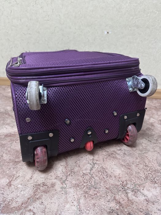 Продам 2 чемодана