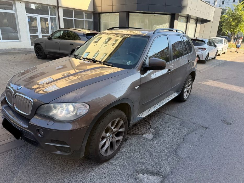 Bmw x5 4,0 d. 306 hp 2011. Bate motorul