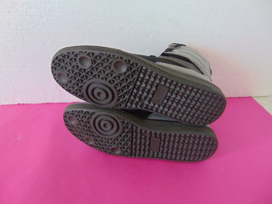 Emporio Armani номер 42.5 Оригинални мъжки кецове