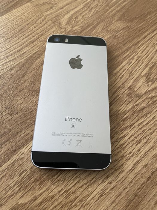 Telefon iPhone SE 32gb m,baterie buna 88% cu incarcator si cablu usb.