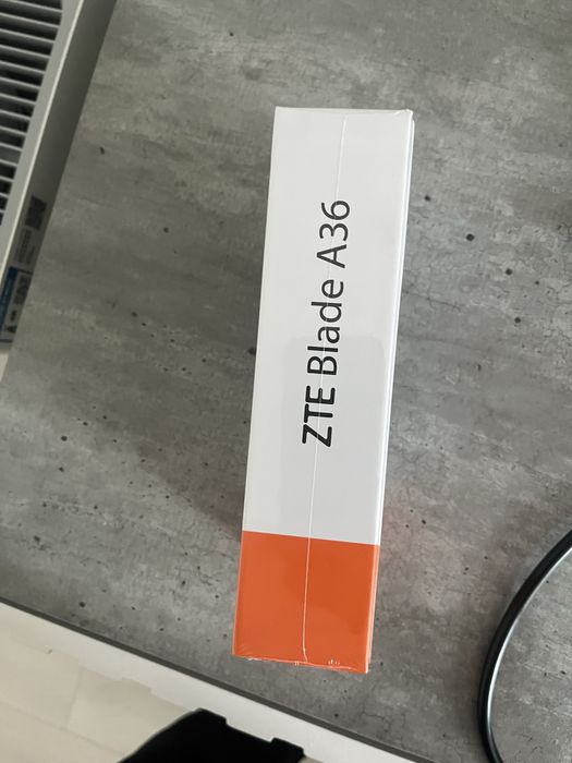 Новый в коробке телефон