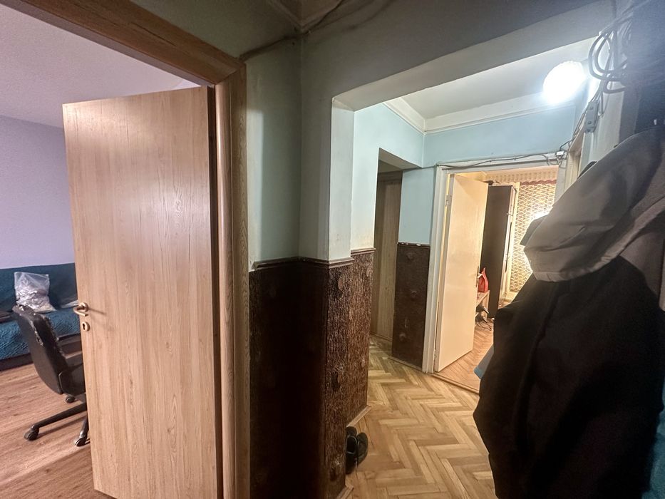 Vand apartament 4 camere zona Galata, etajul 1 din 4