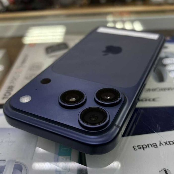 iPhone 17 Pro, 256 ГБ, SIM + eSIM