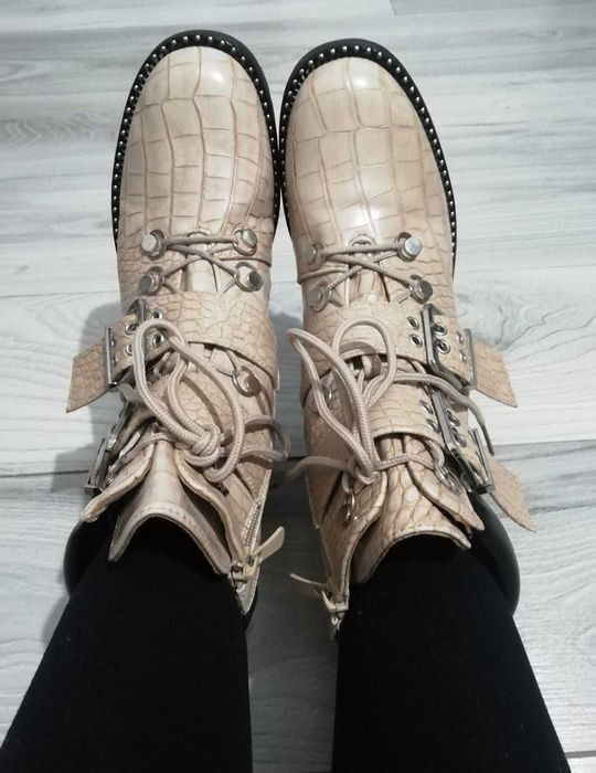 Ghete crem model crocodil mărimea 39 din imitatie piele Punk Rock