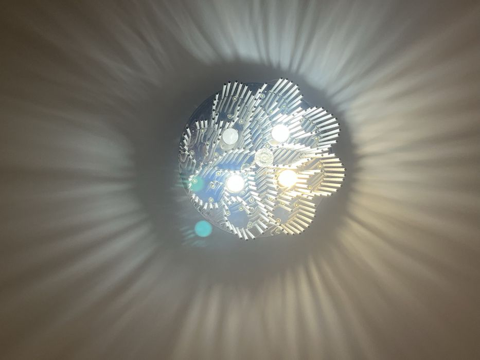 Продам люстру б/у в хорошем состоянии