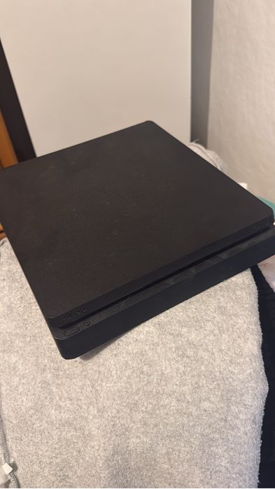 Vand ps 4 slim + 5 jocuri