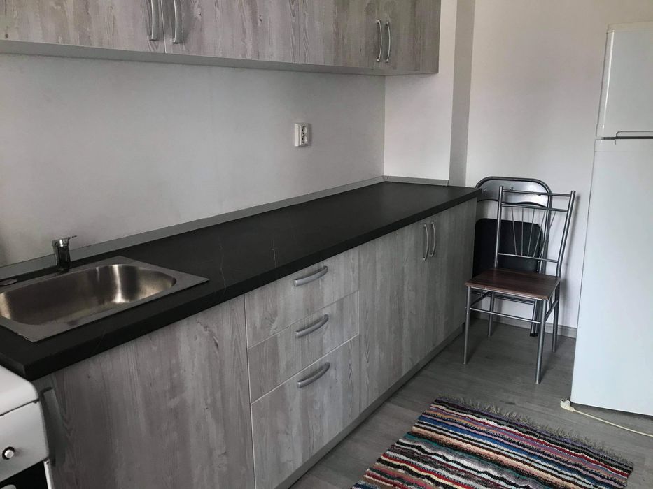 Apartament cu 3 camere de închiriat
