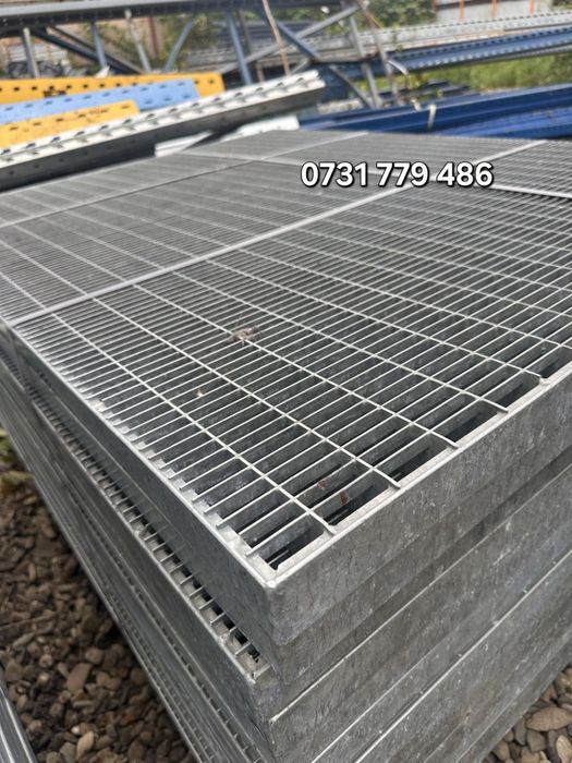 Scara metalică de 4m lungime si lățime 86 cu podeț si balustrada