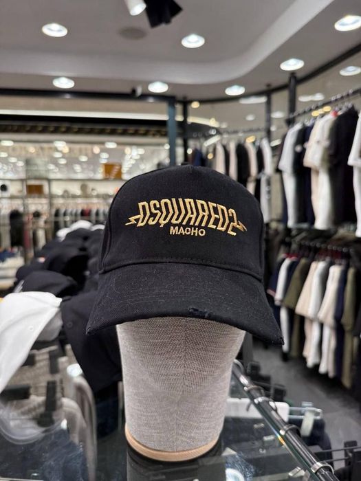 Шапки с козирка различни модели Dsquared