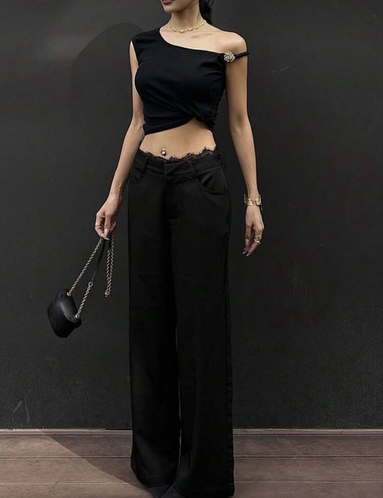 Черен панталон с дантела на талията