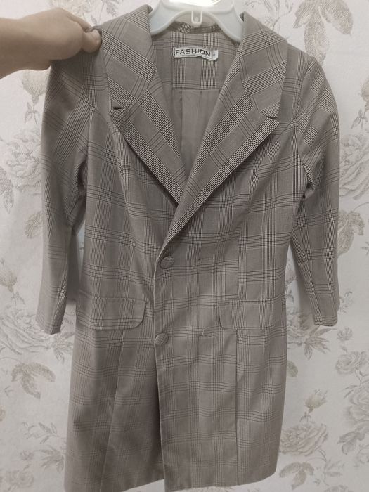 Продам костюм размер 42