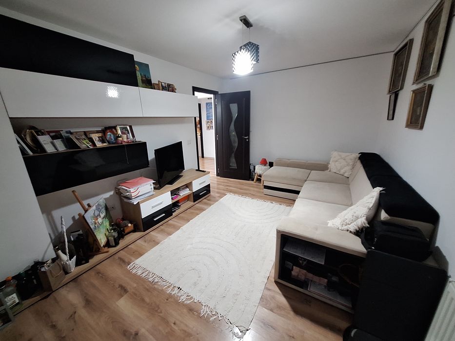 Se inchiriaza apartament cu 3 camere