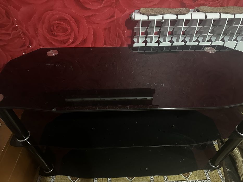 Подставка под телевизор в идеальном состояние