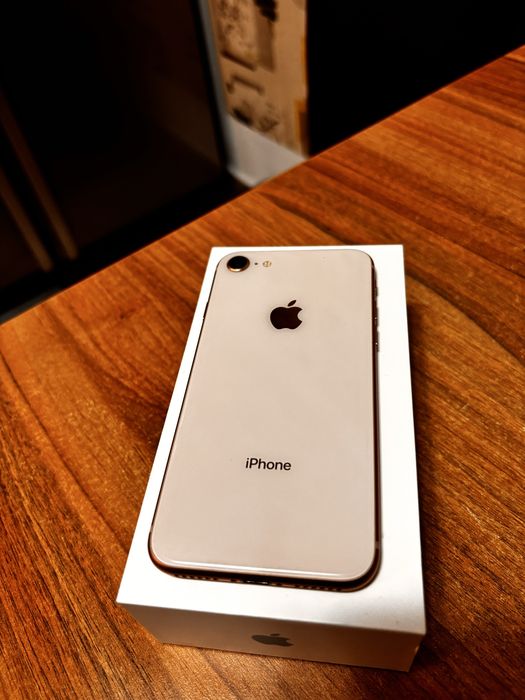 Vand IPHONE 8 Rose Gold Stare Impecabila!
