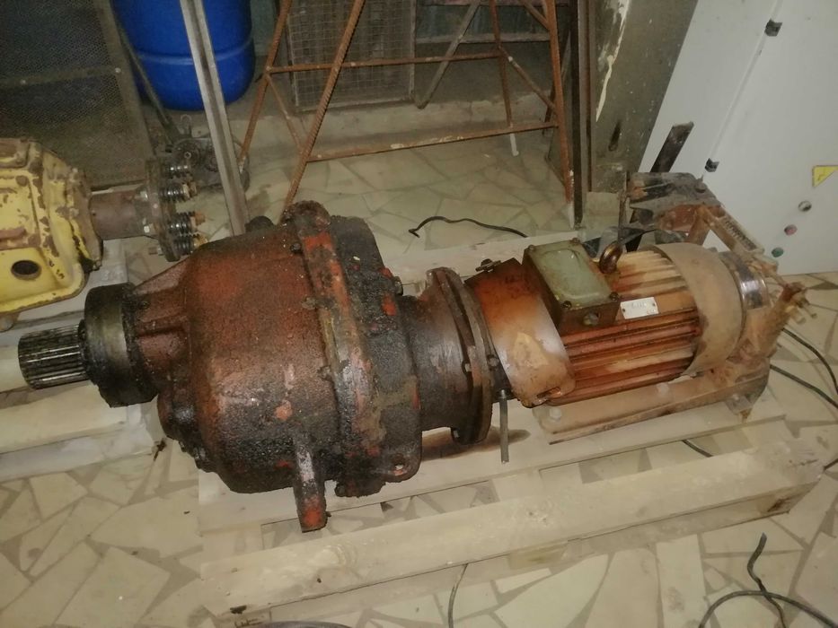 Двигатель с редуктором