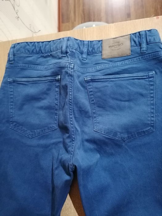 Vând pantaloni Mango