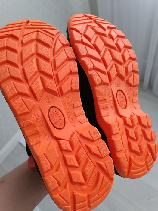 продаются летние рабочие ботинки. 40 размер