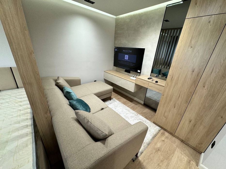 Сдается 1 комнатная квартира
С обстановкой ЛЮКС 
Этаж: 2
Район: космос