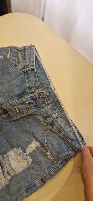 Vand pantaloni scurți EUR 40