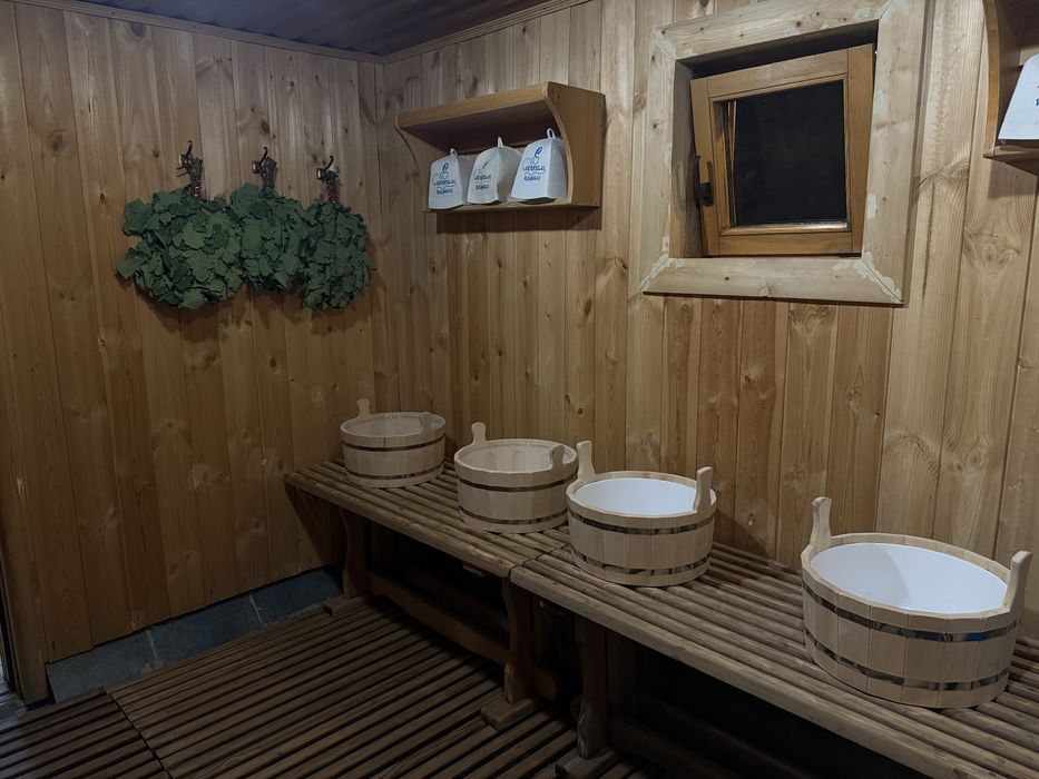 Баня на берегу с беседкой