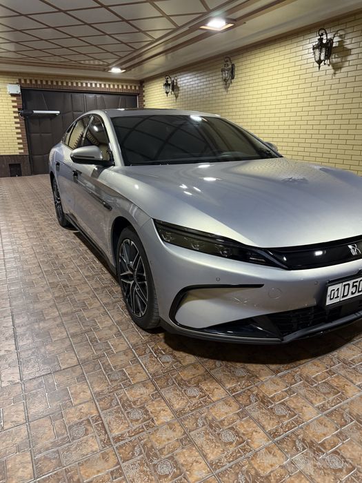 Продаю byd han 635