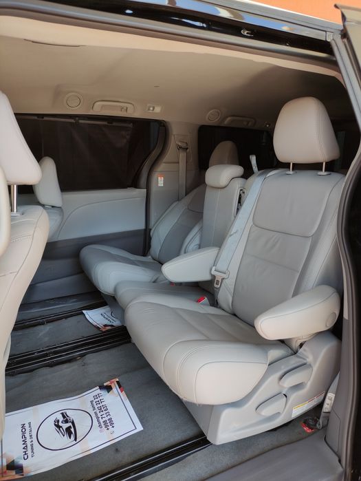 Toyota Sienna 7 мест семейный минивэн