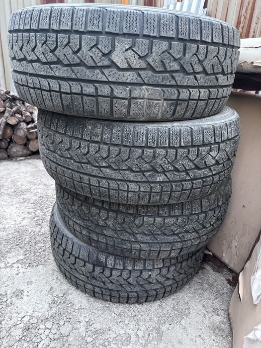 Резина липучка 235.60r17
