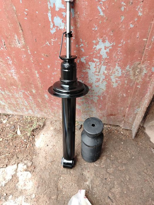 Задняя стойка Мицубиси галант.