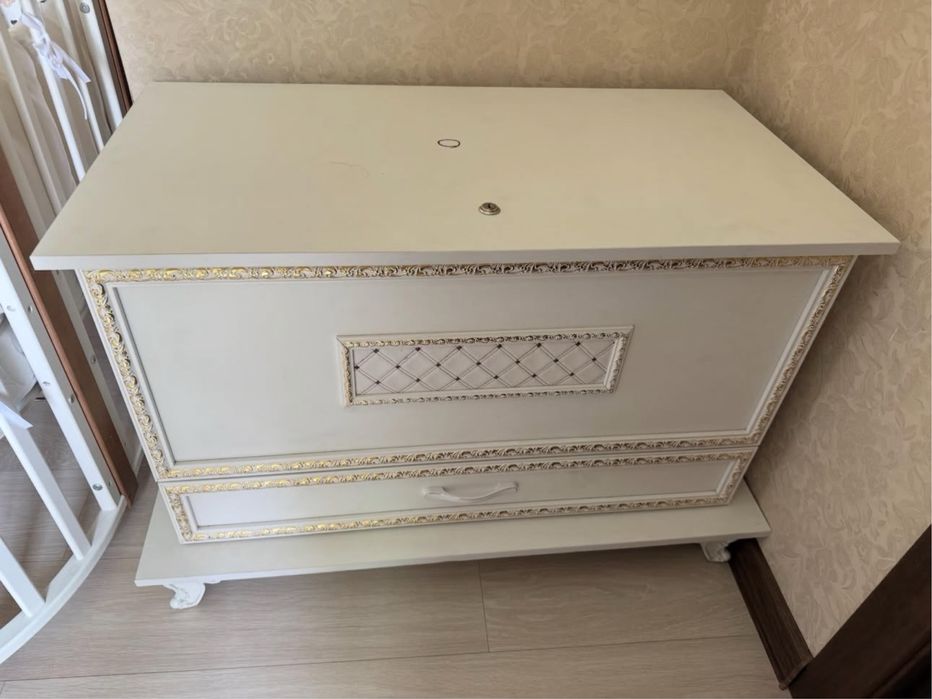 Продам сундук белый