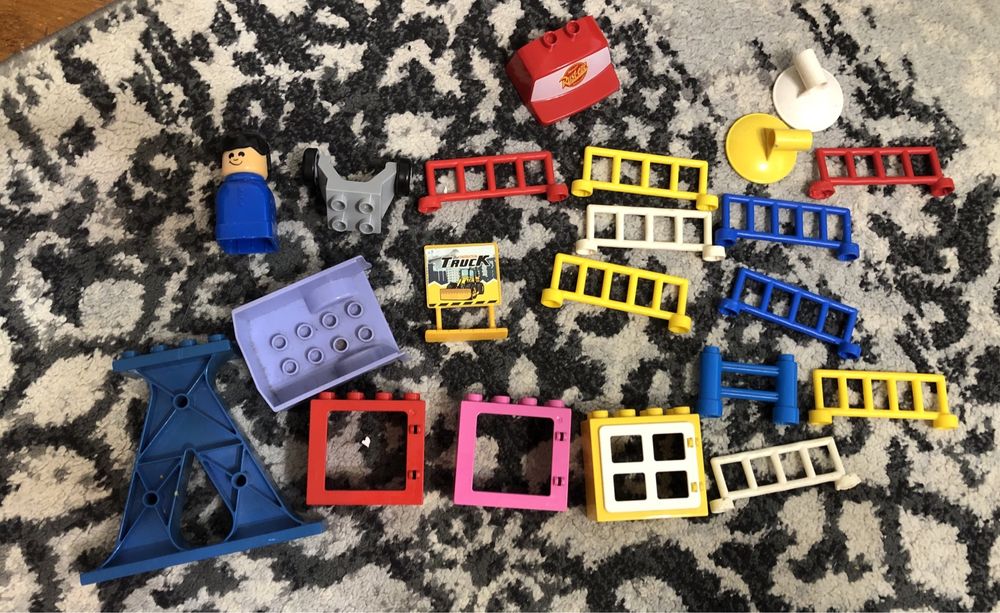 Vând accesorii Lego Duplo.