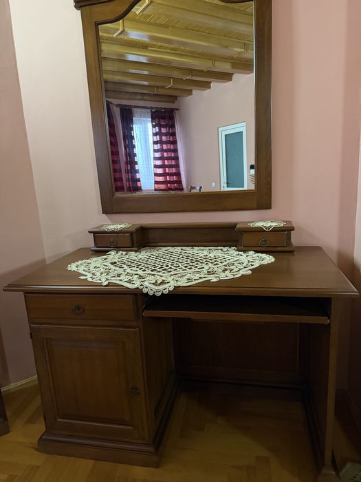 Mobila din lemn masiv