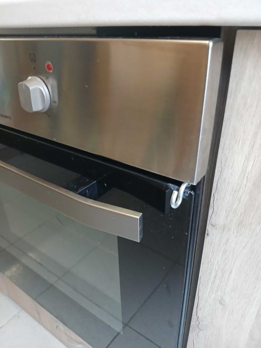 Продавам фурна за вграждане Краун работеща с грил и вентилатор