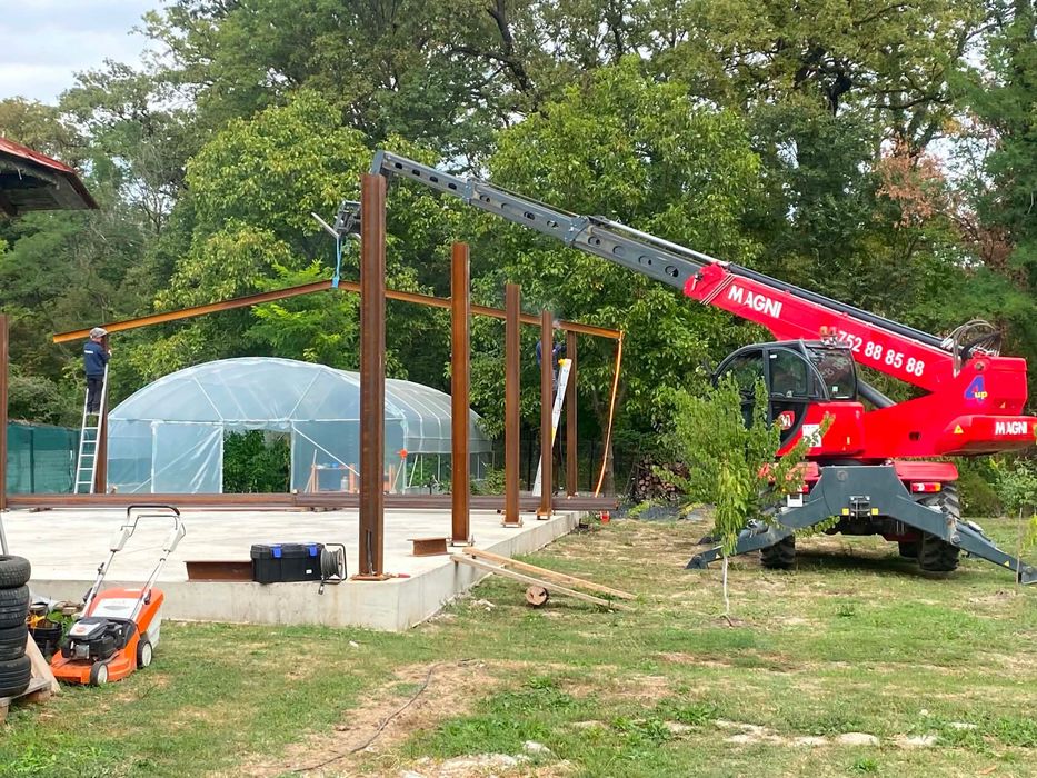 Teren plus casa bătrânească pus construcție nouă