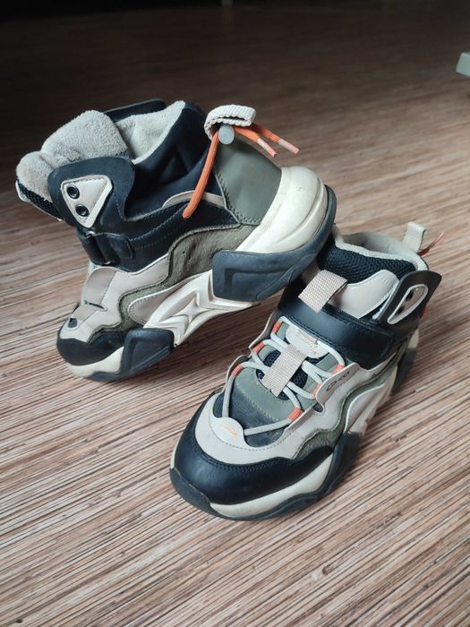 Продам кроссовки демисезонные 37 размер