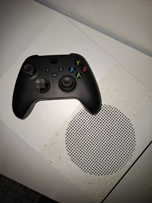 Xbox One S 1TB + 2 jocuri