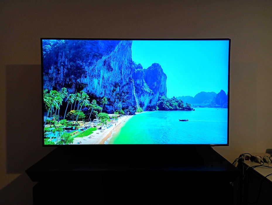 Samsung QLED 50” 4K Smart, Ultra HD, HDR, 125 cm – imagine impecabilă, mic defect estetic