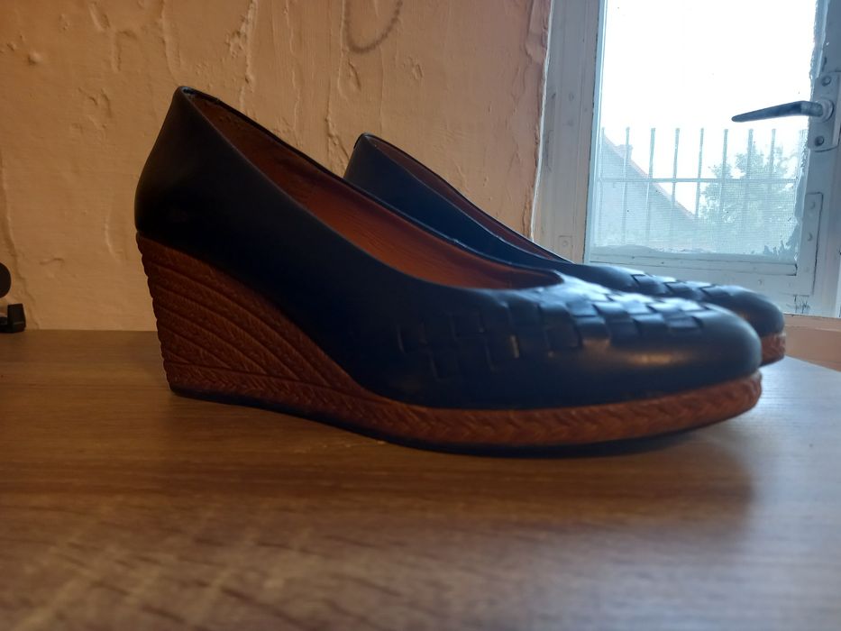 Pantofi de piele, noi,  de primavara/toamnacu platforma