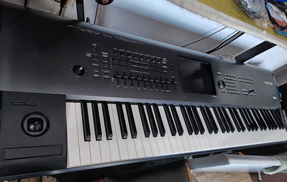 Продавам Корг Кронос 1