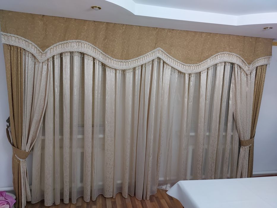 Шторы вместе с тюлем