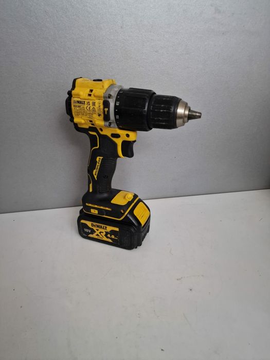 Dewalt DCD 100y Mașina de infiletat cu percutie  Brushless 4.0AH
