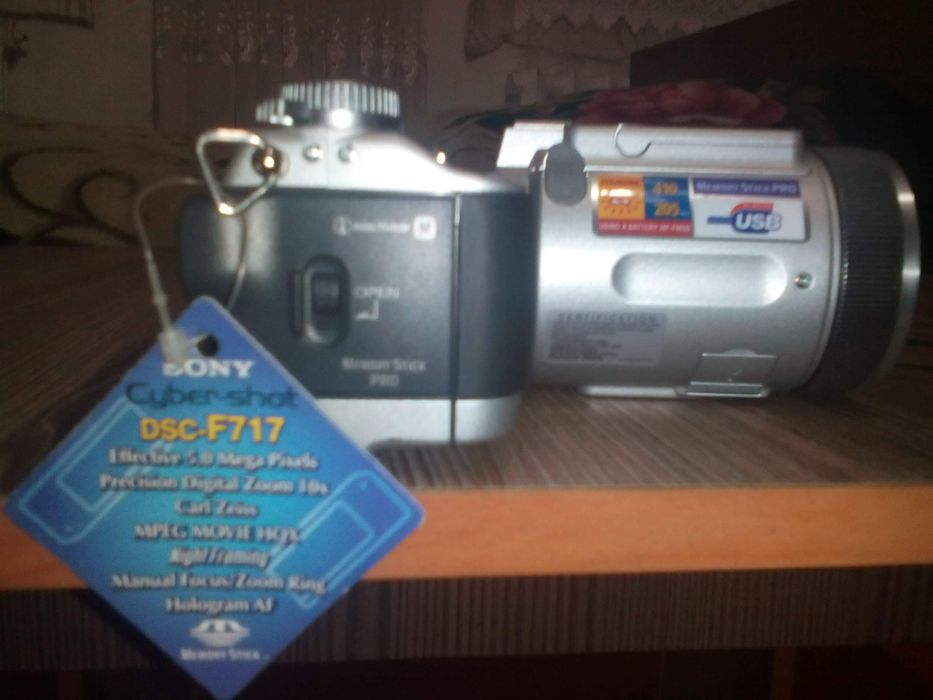 Срочно продам Сони F717
