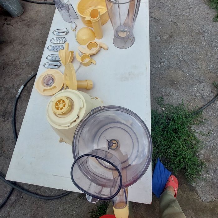 Продам кухонный  комбайн  на запчасти