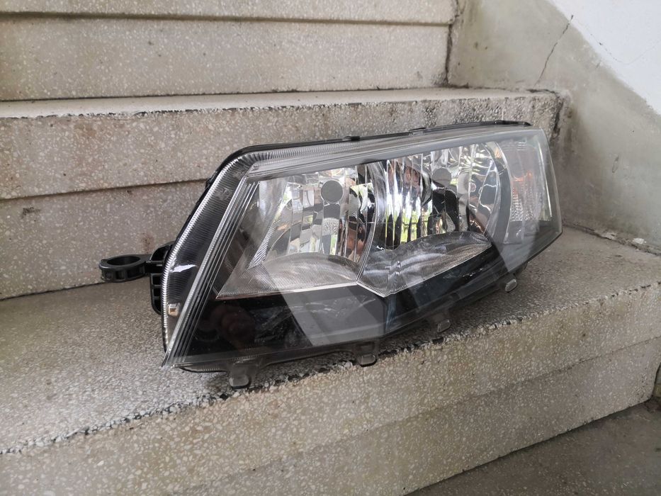 Фар Skoda Octavia ляв/Фар Шкода Октавиа Оригинален