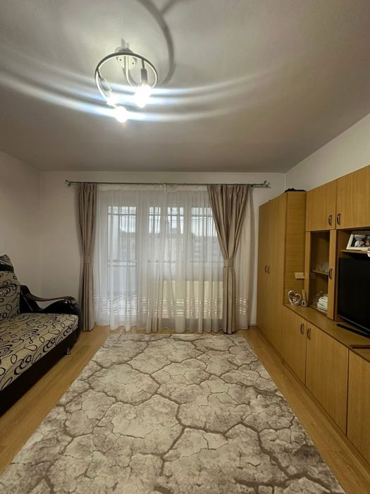 Apartament 2 camere de vânzare, semidecomandat