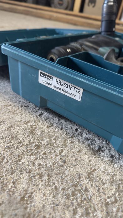 Vand roto percutor Makita si trusa de burghie si dalti