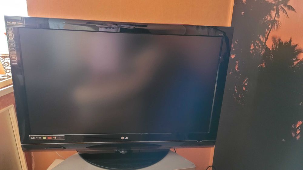 Продавам телевизор LG