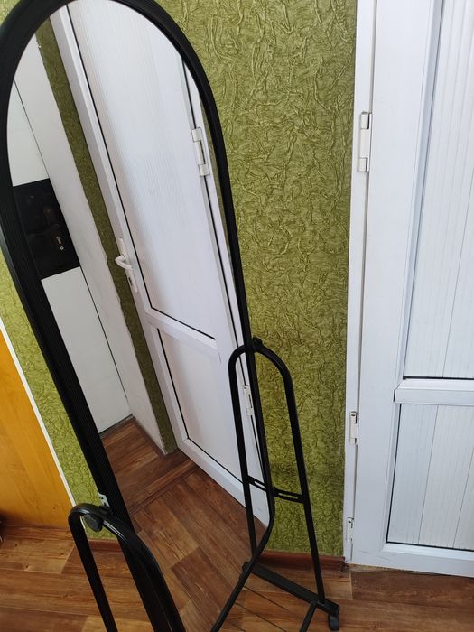 Продам зеркало и вешалка