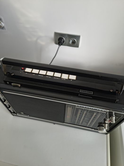 Винтидж радио Grundig Satellit 1000
