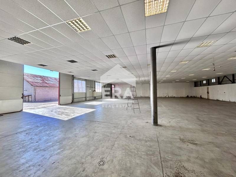 Дава се под наем Склад в с. Петърч, Област София-област - 870 кв.м за 2000 € - Снимка #1