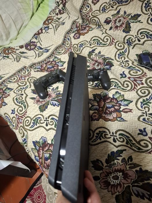 Playstation 4 slim